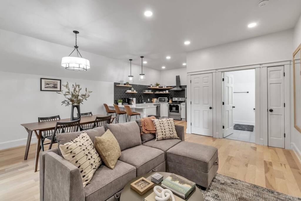 버펄로 Carriage House Loft - King Bed And Garage Parking 아파트 외부 사진