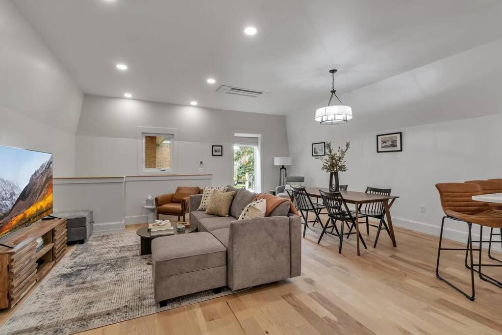 버펄로 Carriage House Loft - King Bed And Garage Parking 아파트 외부 사진
