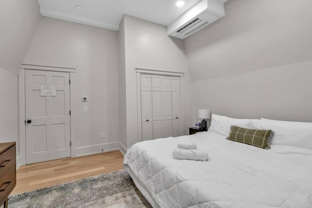 버펄로 Carriage House Loft - King Bed And Garage Parking 아파트 외부 사진