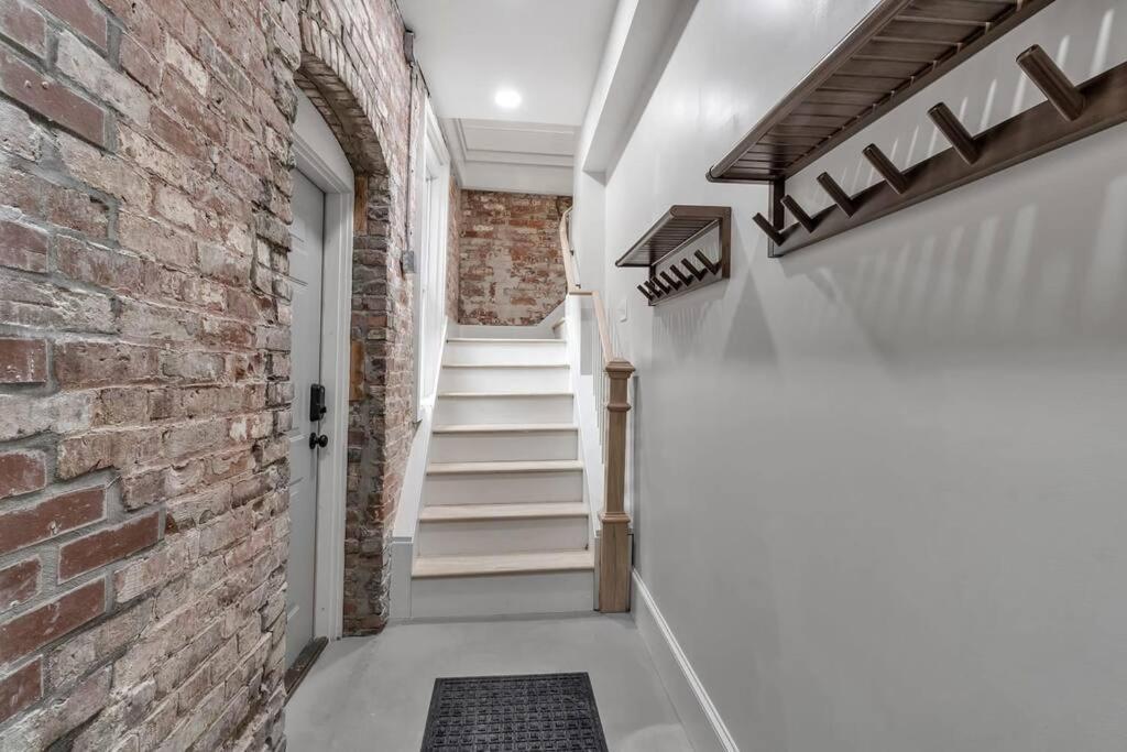 버펄로 Carriage House Loft - King Bed And Garage Parking 아파트 외부 사진